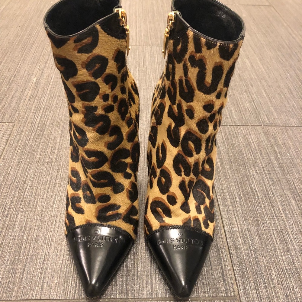 Louis Vuitton pony hair animal print booties 39